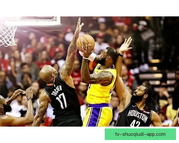 湖人对火箭强强对决 詹姆斯与哈登火力全开引爆赛场